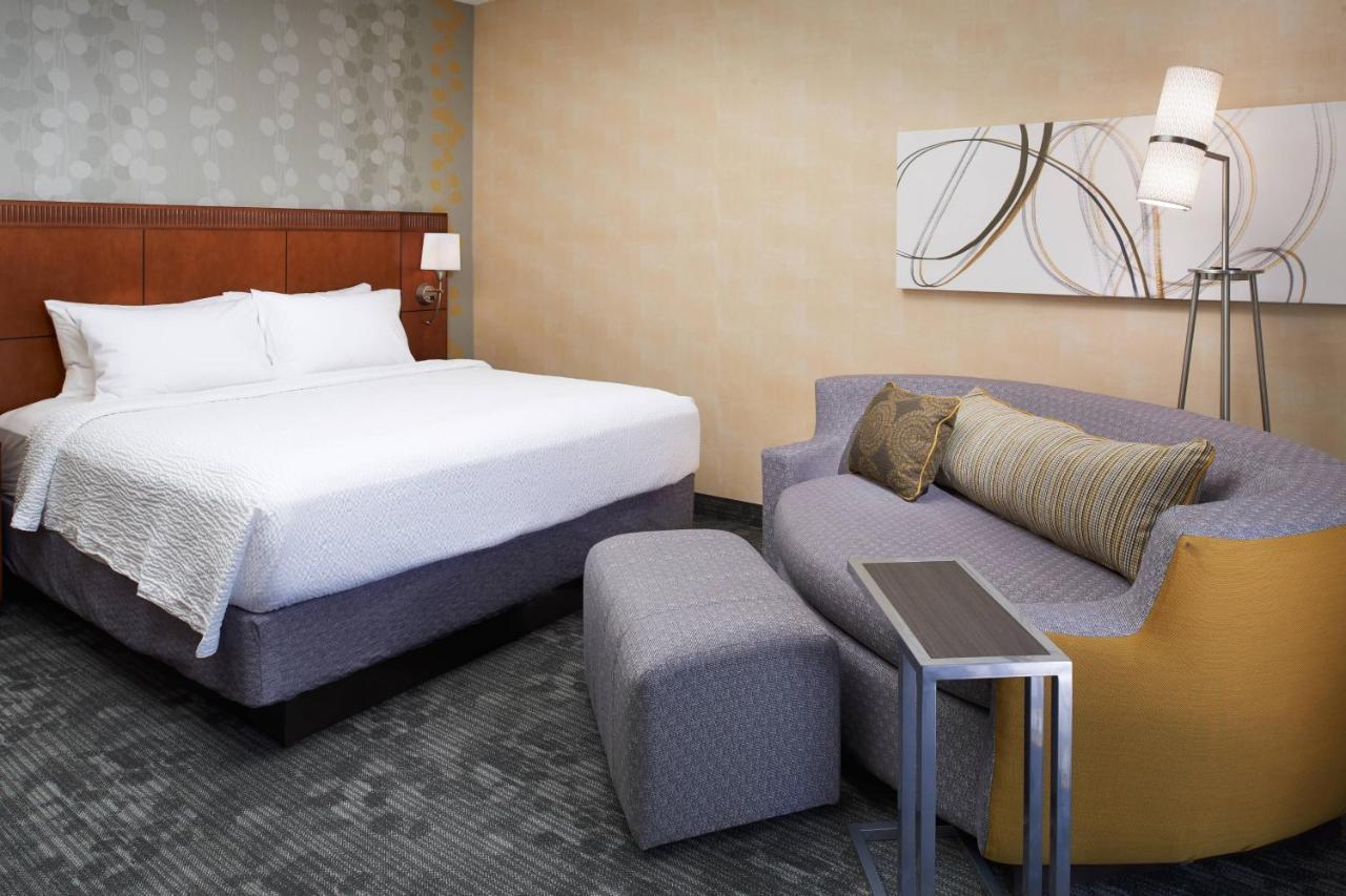 Courtyard Detroit 3* Dearborn