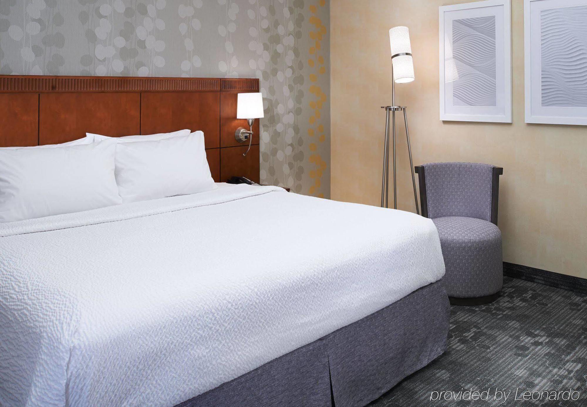 Courtyard Detroit Hotel 3*