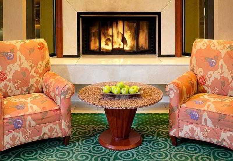 Courtyard Detroit 3*