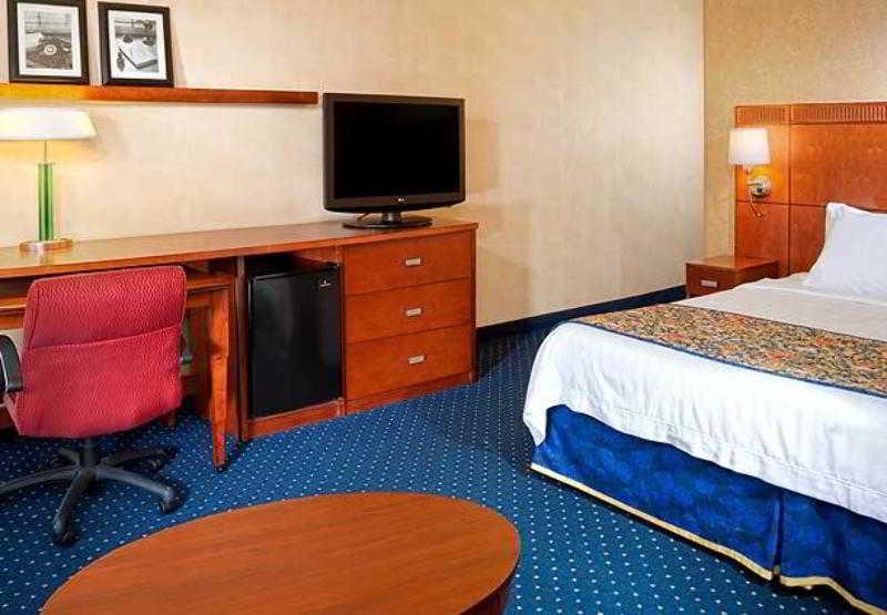 Hotel Courtyard Detroit 3*